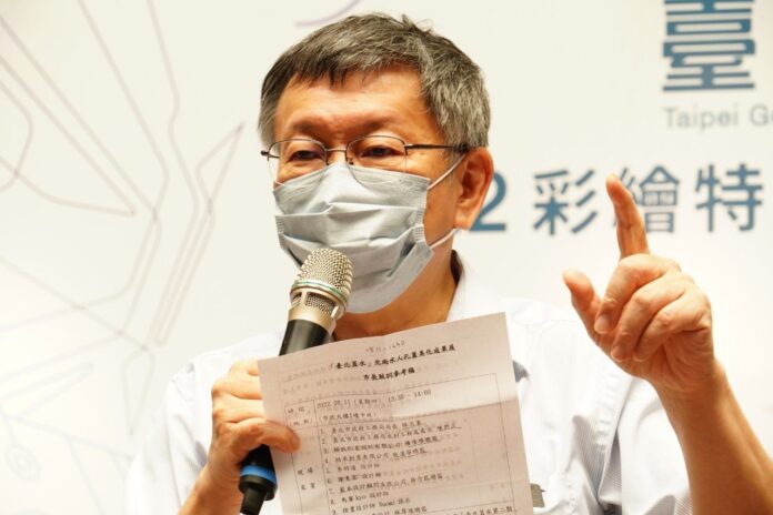 1110811「臺北蓋水」彩繪特色人孔設計成果展市長照片