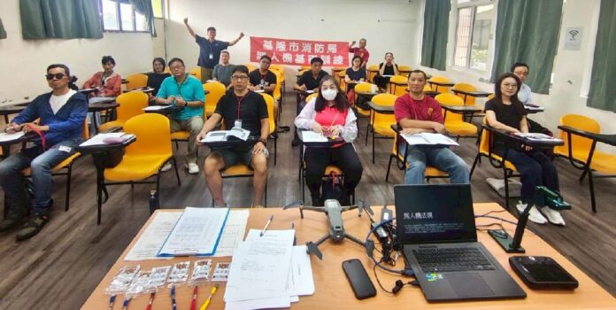 基隆市消防局辦理無人機基礎訓練 義消志工強化空中救災戰力
