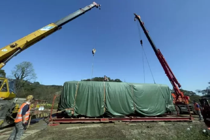 宇翔起重工程–全台冰水主機吊運、大型發電機吊運、醫療儀器吊運 冰水主機吊運
