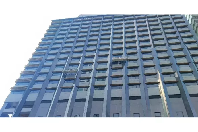 新暉工程行&仙被營造–高雄大樓外牆清洗、高雄外牆防鳥網安裝 高雄外牆清洗推薦