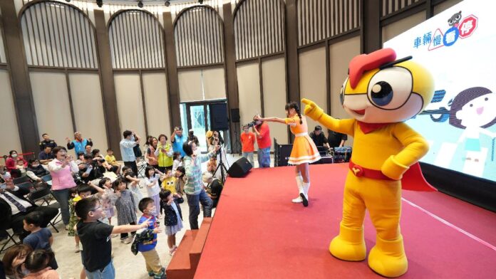 竹縣同樂會YOYOMAN趣味唱跳  寓教於樂扎根交安觀念