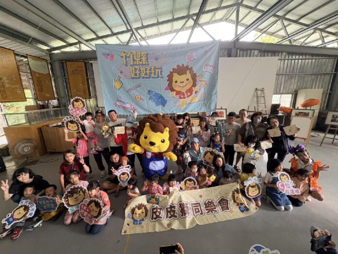 九降風起!皮皮獅現身金漢柿餅教育農園,邀大小朋友共染秋日風情