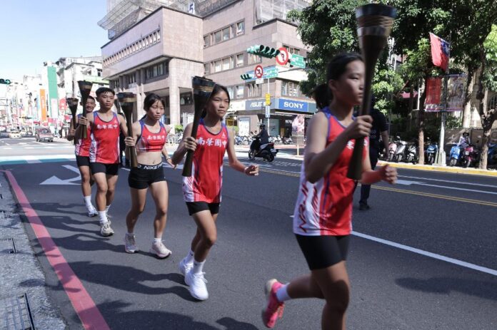 114年全國運動會聖火傳抵基隆 謝國樑率隊迎接盼選手再創佳績
