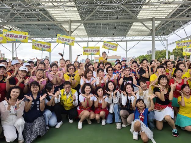 竹南鎮114年舞出精彩 廣場舞展演秀 竹南運動公園舞力全開