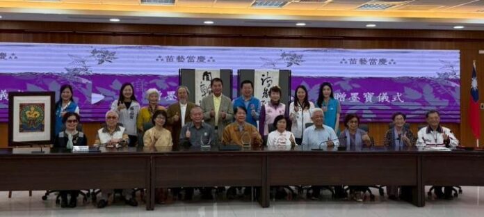 版畫家陳永欽、書法家謝奕富全國雙雙首獎 苗栗縣長鍾東錦頒獎表揚為苗栗爭光