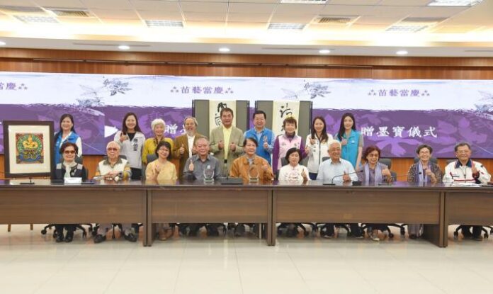 陳永欽版畫與謝奕富書法獲首獎 縣長表揚期勉薰陶傳承年輕一輩