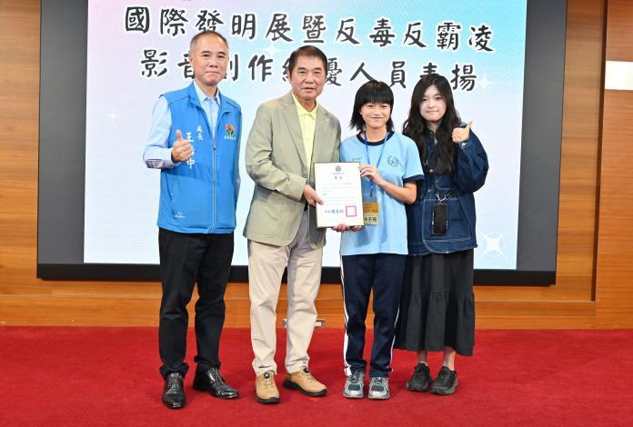 苗栗師生國際發明展暨反毒反霸凌影音創作傳捷報   縣長頒獎稱讚是「苗栗之光」