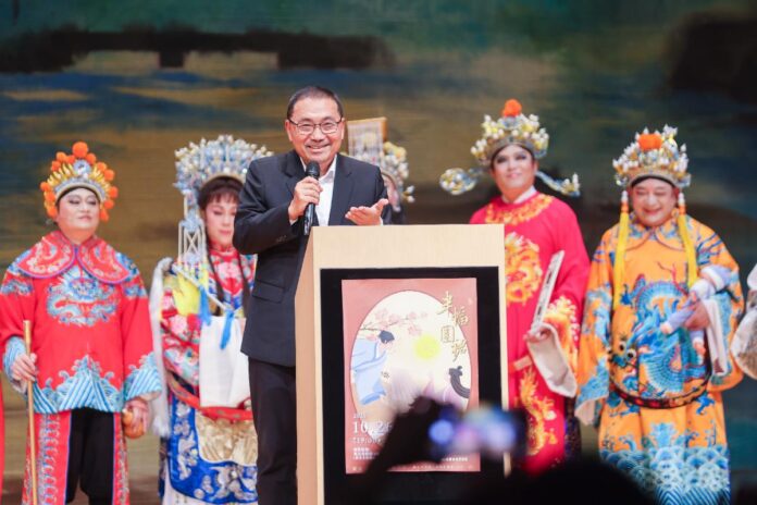 敬老歌仔戲暖重陽 新北府會獻藝半幅圍裙