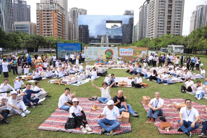 2025台中市民野餐日11/2登場!中央公園主場結合綠美圖 邀您草地閱讀、曬曬幸福