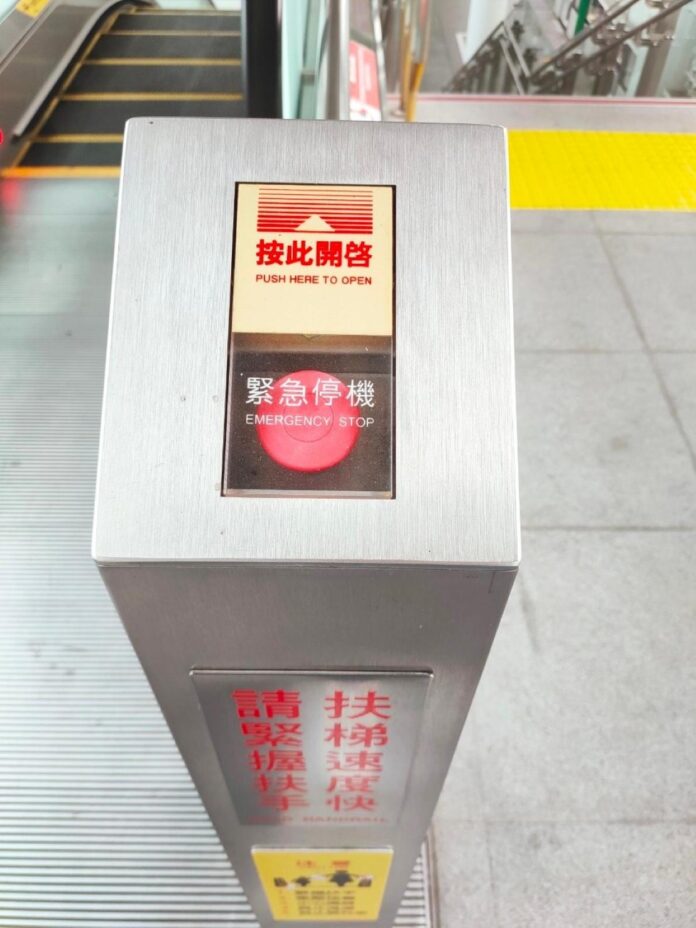 電扶梯搭乘安全小秘笈!緊急停機鈕關鍵時刻守護旅客