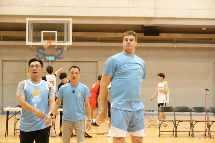 身障NCAA球員單臂挑戰籃壇 「友善籃框」國際交流台中登場