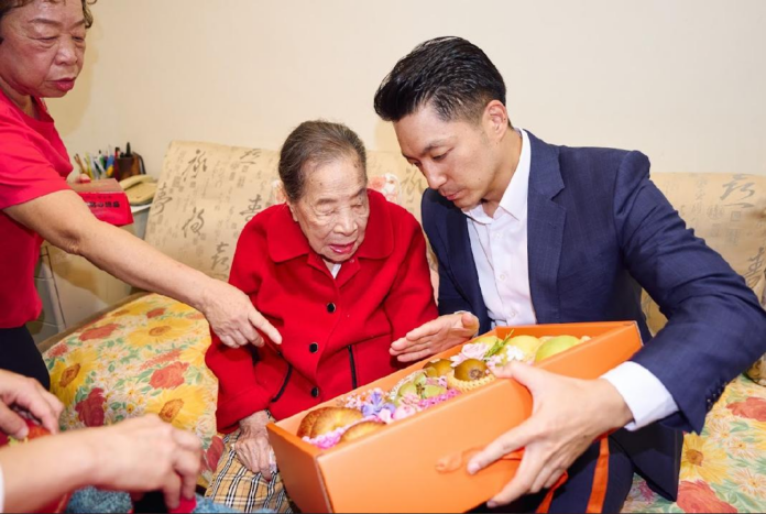 市府敬老不間斷 幸福臺北暖重陽 蔣市長親訪人瑞送祝福
