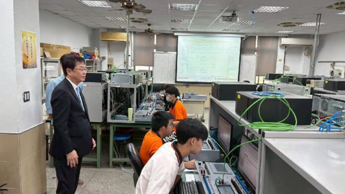 大安高工-大安高工接待日本山口縣教育委員會教育長,交流AI教育及跨域學習!